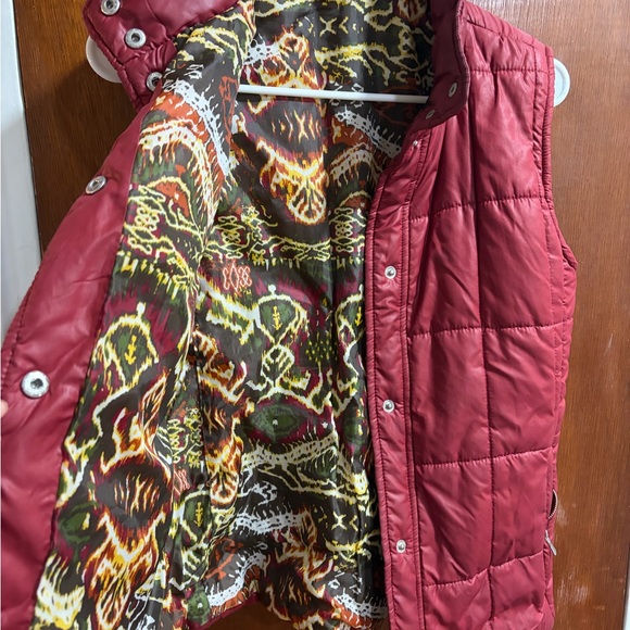Tweeds Burgundy Quilted Puffer Vest Animal Print Lining Womens Size Medium - Picture 2 of 7